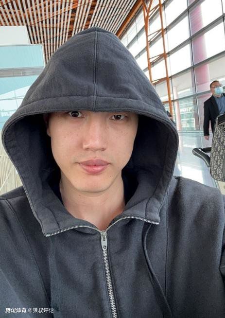 第90+6分钟，特罗萨德禁区内打门被门将扑出，基维奥尔补射打飞！